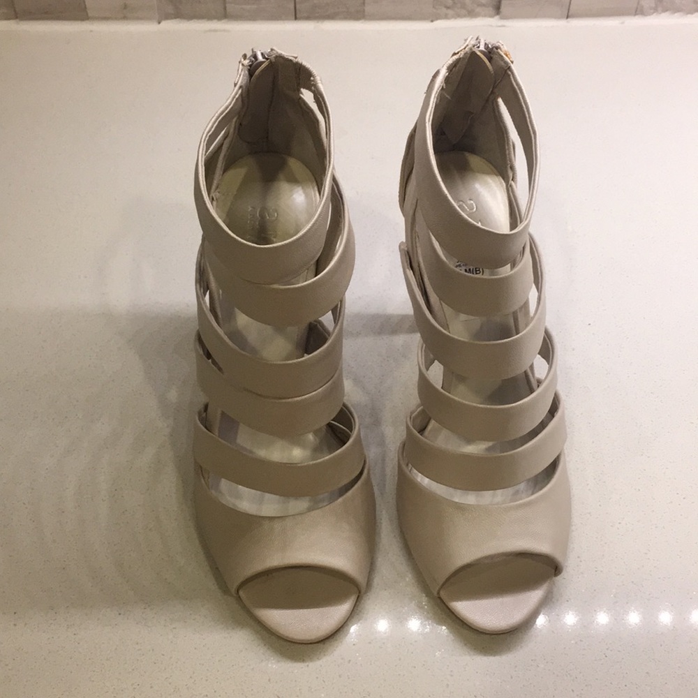 Heels - Picture 2 of 5
